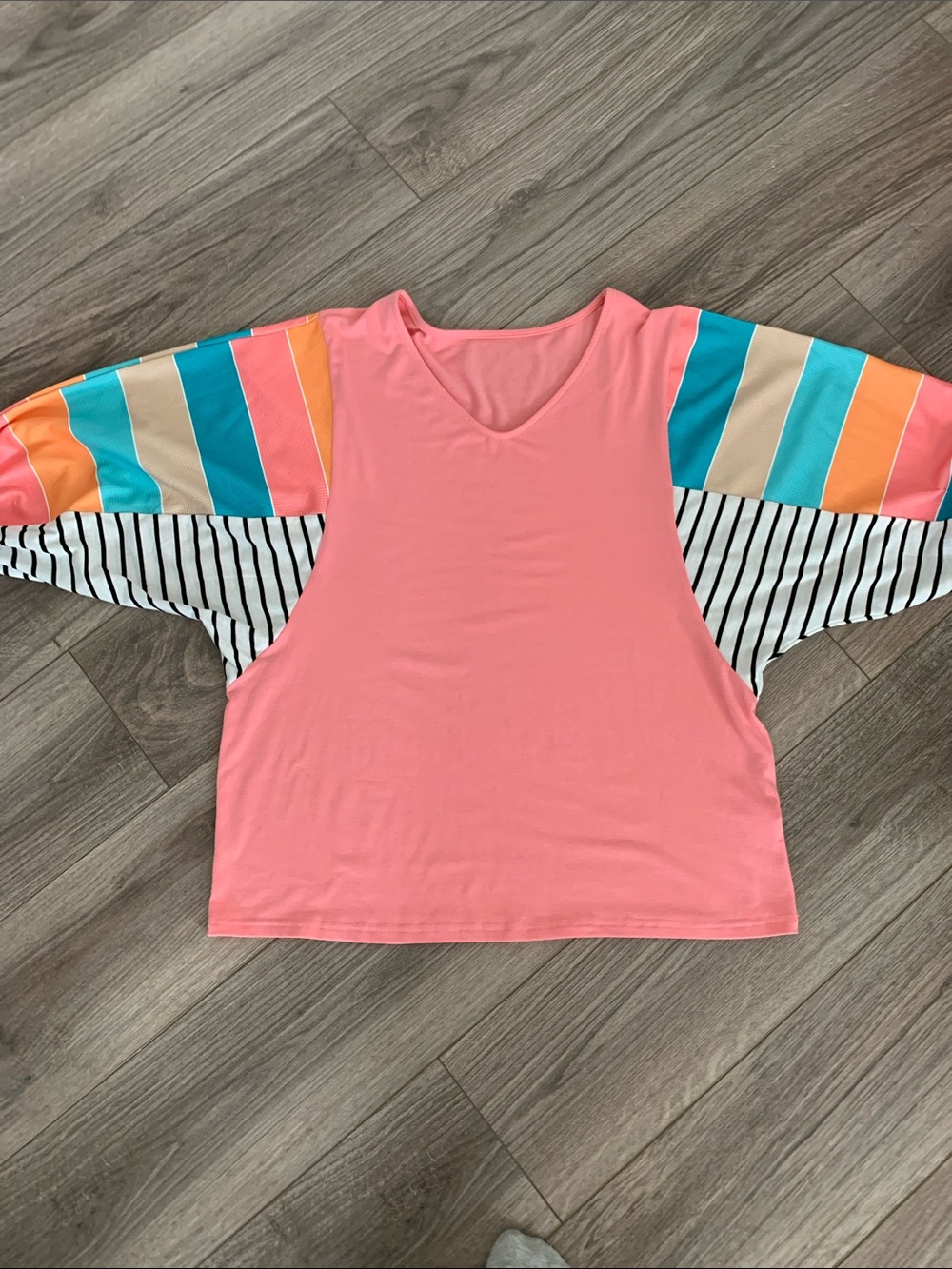 Source Unknown Coral Pink V-Neck Top with Colorblock Striped Sleeves